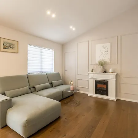 Apartament Stunning Seaview,spacious Chic Family Oasis Loani Podstrana