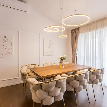 Apartament Stunning Seaview,spacious Chic Family Oasis Loani