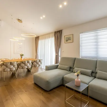 Apartament Stunning Seaview,spacious Chic Family Oasis Loani